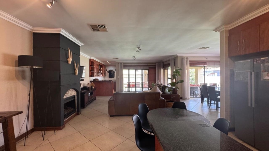 4 Bedroom Property for Sale in Roylglen Gardens Northern Cape